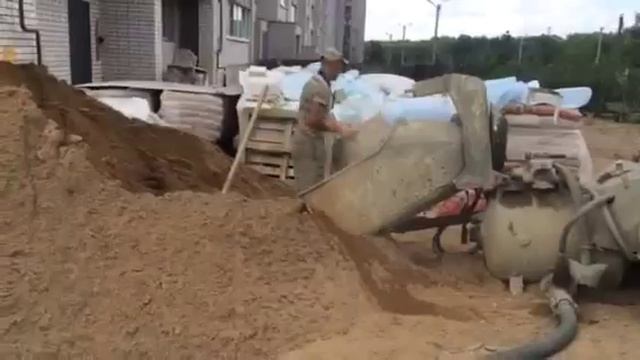 Приготовление раствора при устройстве полусухой стяжки смотреть онлайн