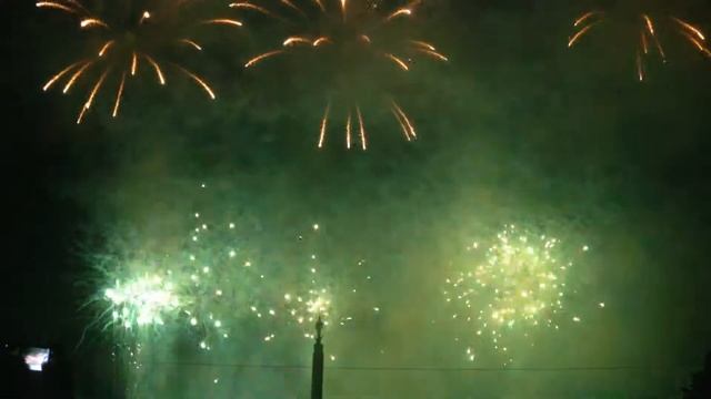 Салют на день города в Алматы. Fireworks in Almaty. смотреть онлайн