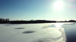 Десна зимой красива. The Desna River is beautiful in winter. Ukraine.