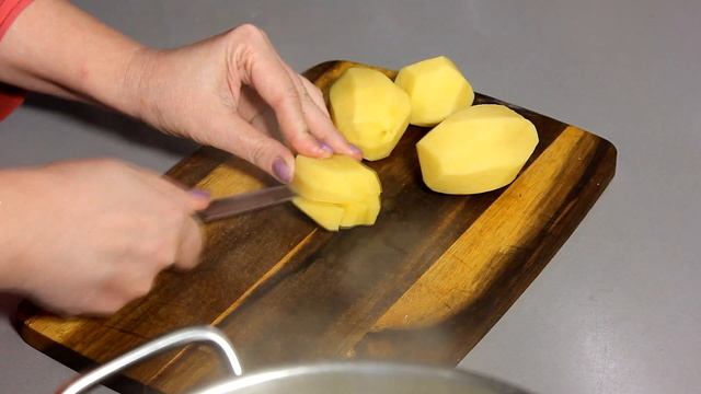 Открою секрет яркости этого супа. Суп пюре с копчеными ребрышками. Его не возможно не полюбить! смотреть онлайн