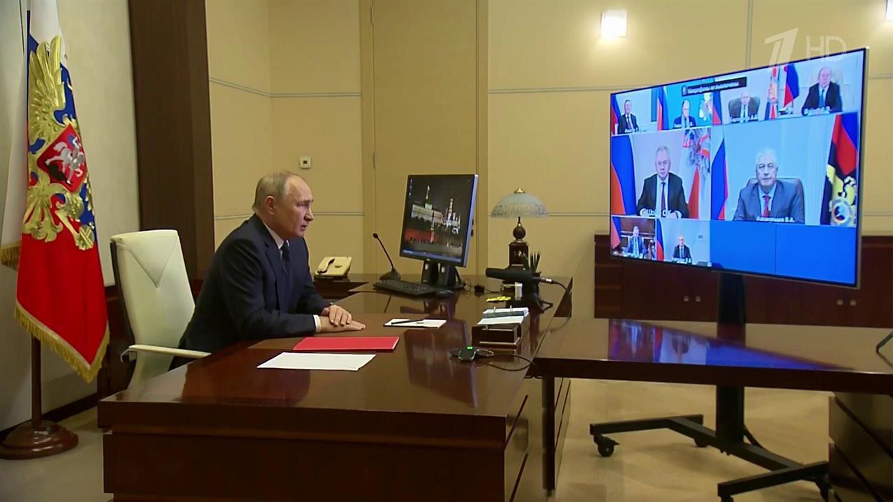 Владимир Путин провел совещание с постоянными участниками Совета Безопасности России