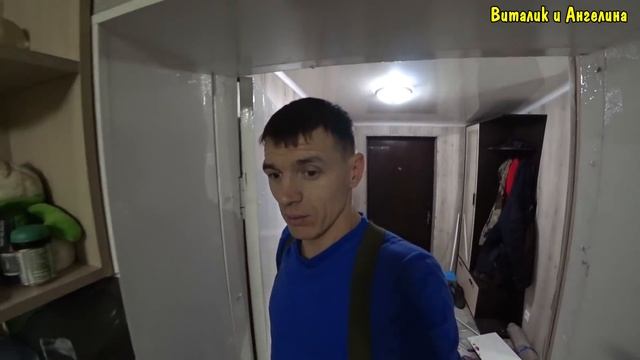 РЕМОНТ УБИТОЙ КОМНАТЫ / ИСПРАВЛЯЮ КОСЯКИ / ДЕЛАЮ КАРКАС ДЛЯ ПОТОЛКА / ПРОВЕЛ СВЕТ В КОМНАТЕ / ВЛОГ смотреть онлайн