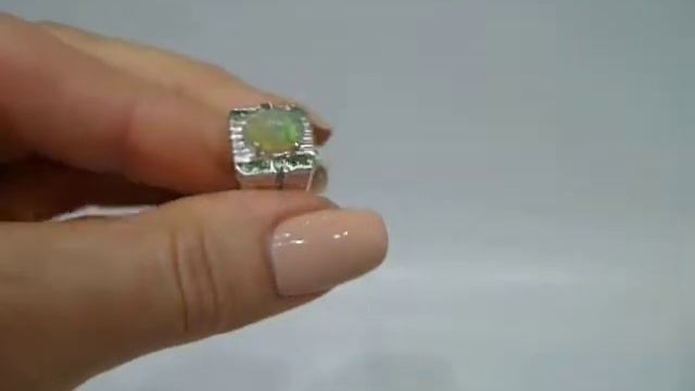 Кольцо с натуральным эфиопским опалом 2.1 ct и цаворит (тсаворит) гранатом Размер 18 Серебро 925 смотреть онлайн