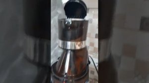 Отжим морковного сока на шнековой соковыжмалке "BОRК"