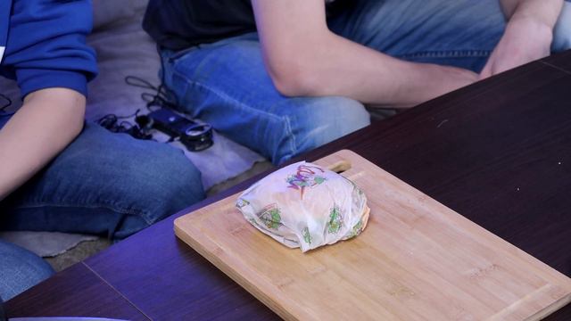 ПРИВЕЗЛИ ПОДДЕЛЬНЫЙ KFC!? Обзор доставки Country Fried Chikken. смотреть онлайн