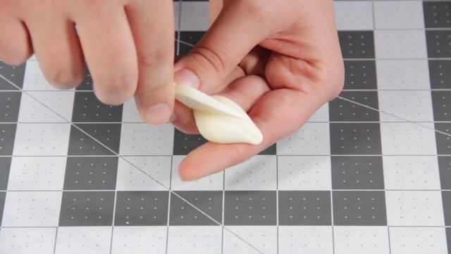 How to make gum-paste flower buds смотреть онлайн