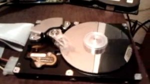 Работа жёсткого диска без крышки