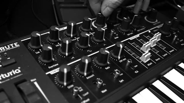 Arturia Microbrute (NO TALK) смотреть онлайн