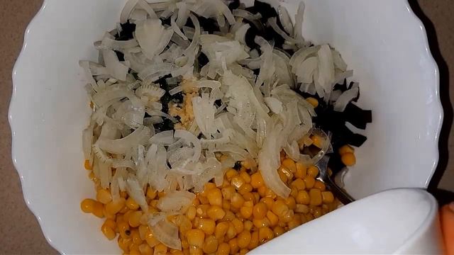 Свекольный салат с кукурузой. смотреть онлайн