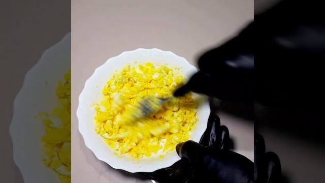 ПРОСТОЙ ЛЕТНИЙ САЛАТ ИЗ ЩАВЕЛЯ,ЛУКА И ЯИЦ. БЮДЖЕТНО И ВКУСНО смотреть онлайн