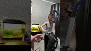 Пропылесосил и отпарил всех, вертикальным паровым пылесосом Kitfort-KT-555