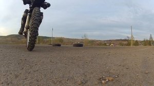 Whellie training / Как я учусь делать вилли на эндуро (honda XR250 R)