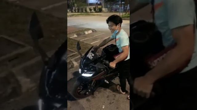 Problem of short rider?? | YAMAHA YZF R15 V3 смотреть онлайн