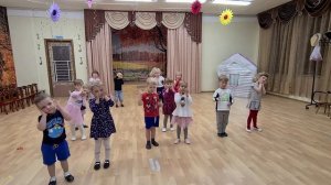 Младшая группа, Паша танцы