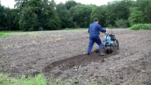 Двухкорпусный окучник ОНД. Нарезание борозд мотоблоком "НЕВА" смотреть онлайн