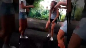 Школьницы танцуют тверк 18 (ДЕВЧОНКИ ТАНЦУЮТ ТВЕРК. ДЕВОЧКИ ТВЕРКАЮТ)