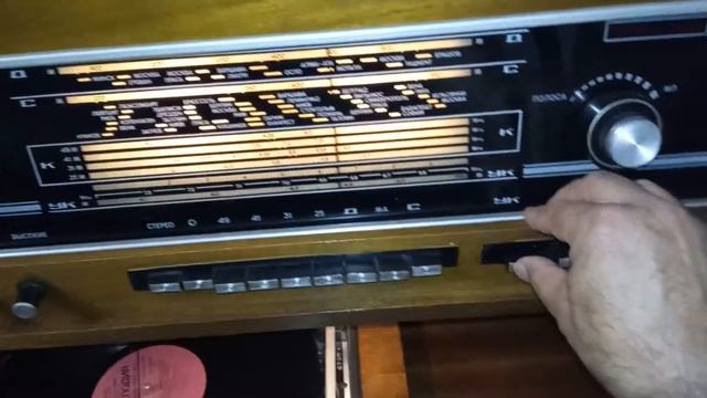 радиола высшего класса ламповая Симфония 003 стерео. смотреть онлайн