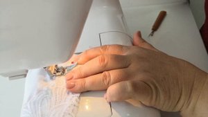 Нашиваем кружево на трикотаж