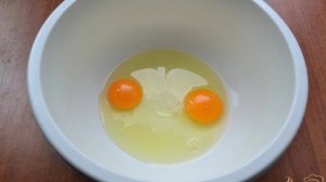 Пирог со сливами в мультиварке