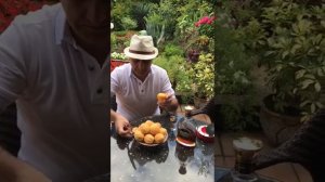 Как надо кушать абрикос по Армянски