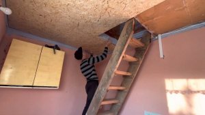 ВОССТАНАВЛИВАЕМ СТАРУЮ ДАЧУ! СВОИМИ РУКАМИ!ПОДШИЛ ПОТОЛОК!