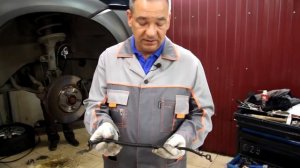 HYUNDAI TUCSON 2008г бензин 2,7 литра АКПП пробег 220 тыс. Замена тормозных шлангов.