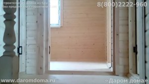 Дом 7 на 7 из бруса с четырьмя спальнями. Обзор планировки дома в полтора этажа с крыльцом и лоджие