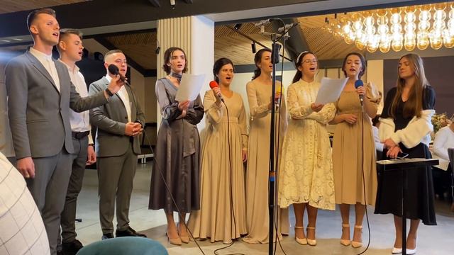 БЛИЗКИЕ ДРУЗЬЯ поют молодым T♥️Д смотреть онлайн