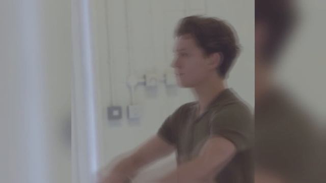 Том Холланд // То, как ты движешься смотреть онлайн