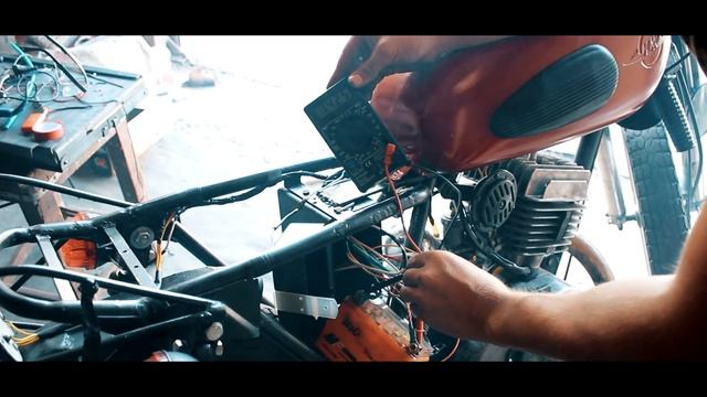 СТРАННЫЙ мотоцикл Минск с АККУМУЛЯТОРОМ готов к ДАЛЬНЯКУ! смотреть онлайн