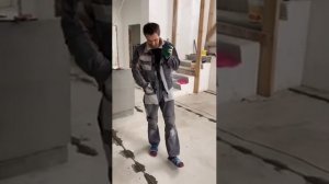 Обычный парень строитель, но как поет!
