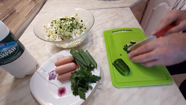 ОКРОШКА ПО-ДОМАШНЕМУ! МУЖ ВПЕРВЫЕ ГОТОВИТ ОКРОШКУ! (0_0) смотреть онлайн