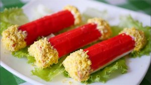 Крабовые рулетики как закуска к праздничному столу