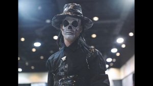 misfits dig up her bones