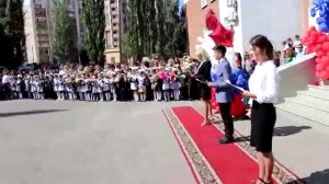 Праздничная линейка в уфимской гимназии №16