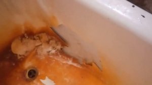 Реставрация вторичной (вздутой) ванны акрилом со снятием предыдущего слоя.