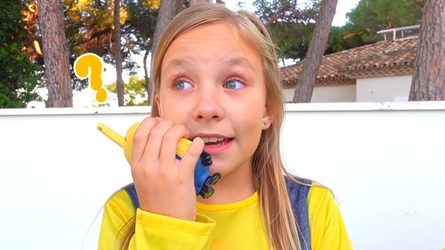 Дети играют в новые игрушки Леди Баг и Миньоны / Сказки для Евы смотреть онлайн