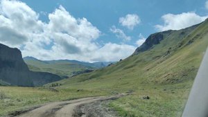 ДЖИЛЫ-СУ. Кормим сусликов и любуемся водопадами. Ночуем в палатках в сосновом лесу.