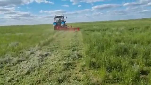 Роторная косилка 2600 в поле смотреть онлайн