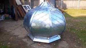 Закончил церковный купол.