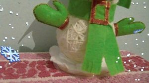 Снеговик из клея и ниток.Поделки своими руками для детей в детский сад,  тема зима, новый год.