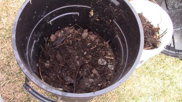 Why I'm Getting Rid of my Tumbling Composter + Compost With Me смотреть онлайн