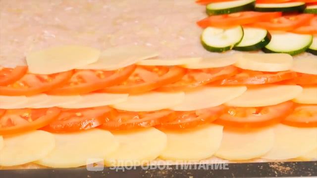 ЗАПІКАНКА З КАБАЧКАМИ, ПОМІДОРАМИ, КАРТОПЛЕЮ ТА ФАРШОМ