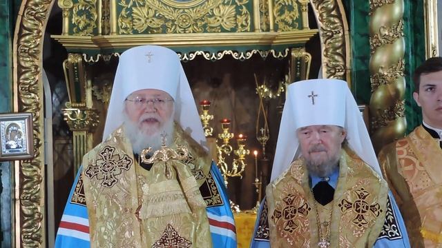 Митрополит Симферопольский и Крымский Лазарь и Первоиерарх РПЦЗ вознесли общую молитву