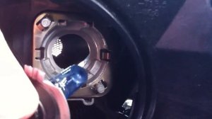 Замена лампы адаптивного освещения поворотов VW Golf 7 GTI (Подробно)