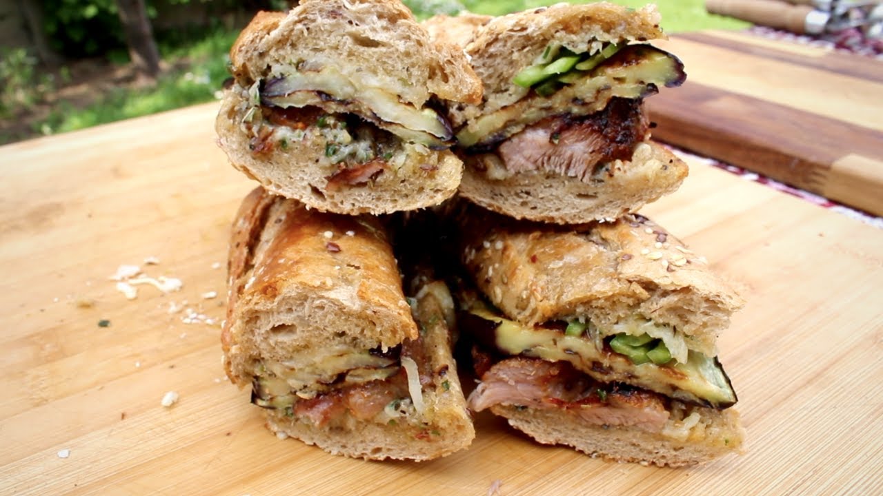 Гости будут в восторге: очень вкусное и сочное мясное блюдо из свинины приготовленной на мангале