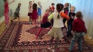 Игры: "Сугроб,горка,каток" и "Елки палки"