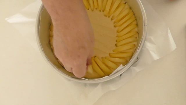 Французский яблочный пирог! Ароматный, нежный со сметанной заливкой и простой в приготовлении!