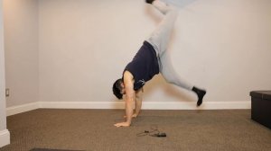 Learn to Achieve A Handstand Fast - In 5 Minutes - Hacks Make it Easy