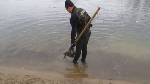 ПОИСК ПОТЕРЯННЫХ УКРАШЕНИЙ В ВОДЕ. ПОИСК УКРАШЕНИЙ В ОЗЕРЕ МЕТАЛЛОИСКАТЕЛЕМ